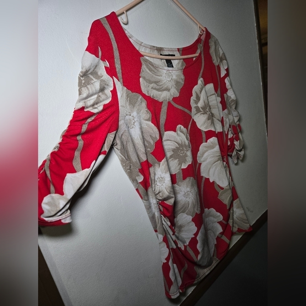 Alfani Womens Top Medium Red Floral Blouse Rushed 3/4 Length Sleeves - Picture 4 of 6